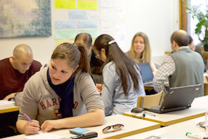 francais etudiant le japonais dans une ecole